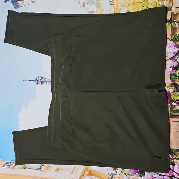 Charlie Paige Curvy‎ High Waisted Olive Green Cargo Joggers Size 2X NWT - Picture 5 of 6